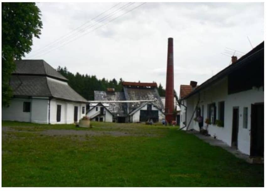 Sklářská huť